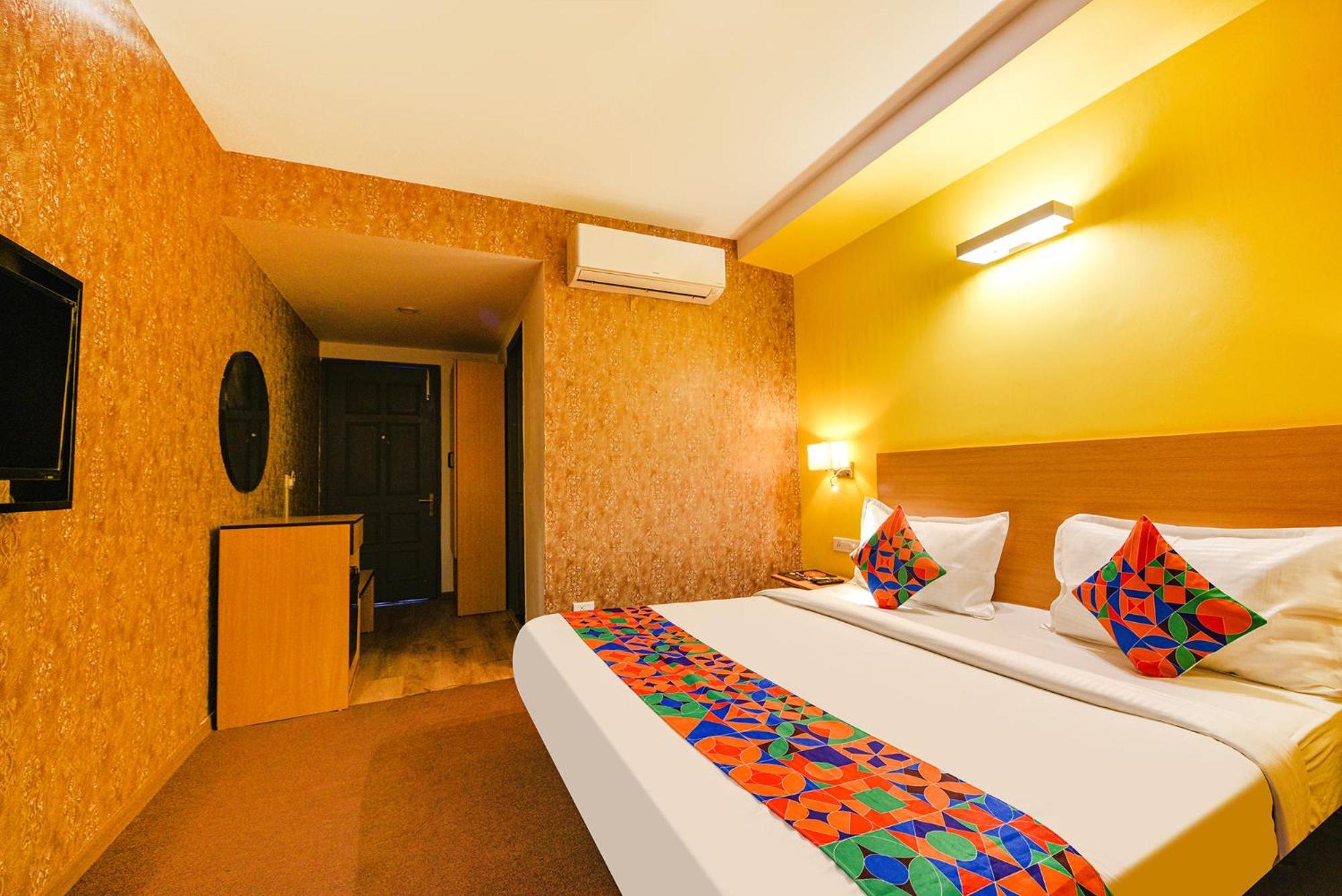 Fabhotel Old Meple Leaf Гургаон Экстерьер фото